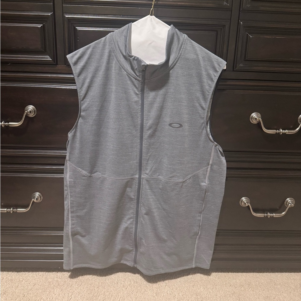Lightweight Oakley Zip-Up Vest